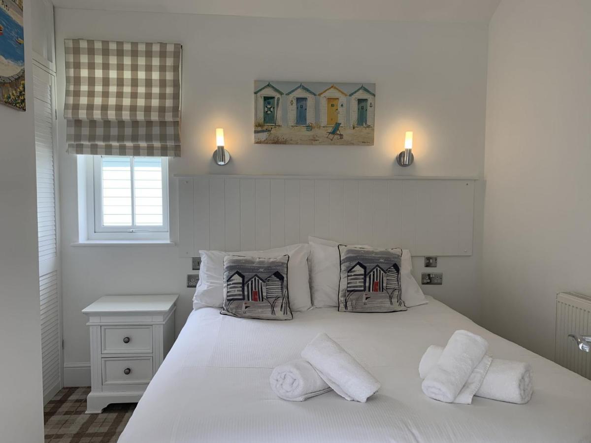 The Blue Anchor At The Bay Filey, Sleeps 4, 2 Dogs Welcome For Free Too